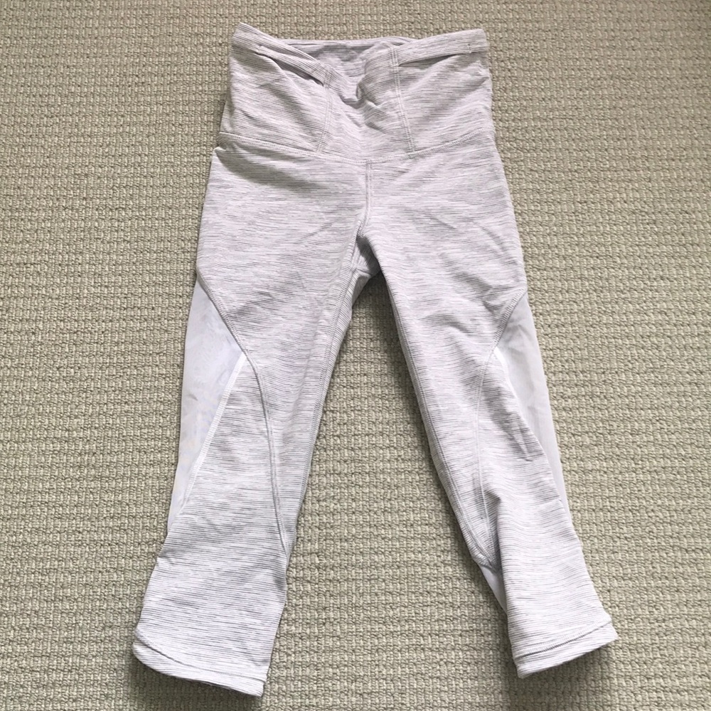 Lulu lemon cropped leggings with mesh paneling